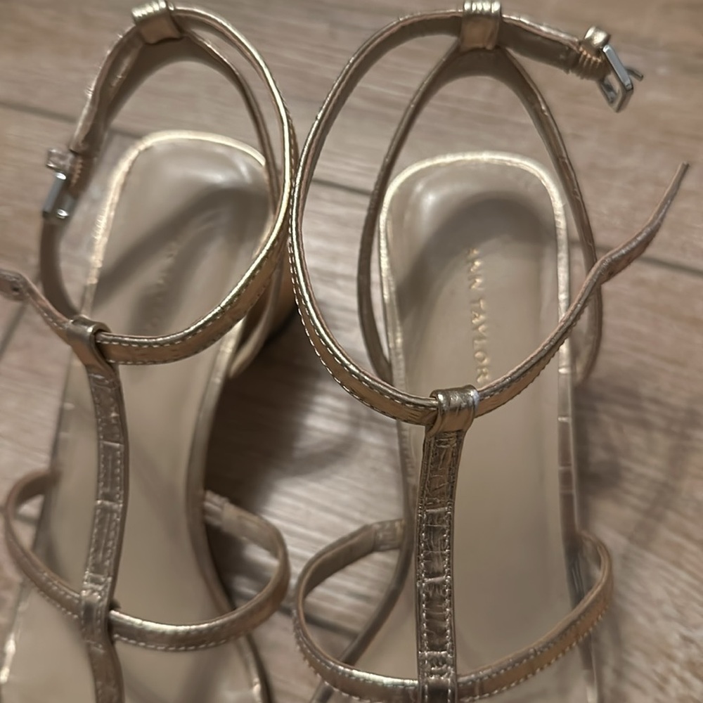 Ann Taylor Gold block-heeled Sandals Size 8 - Picture 3 of 8